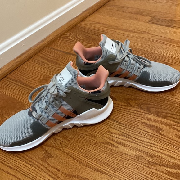 Women’s Adidas Sneakers - Picture 4 of 5